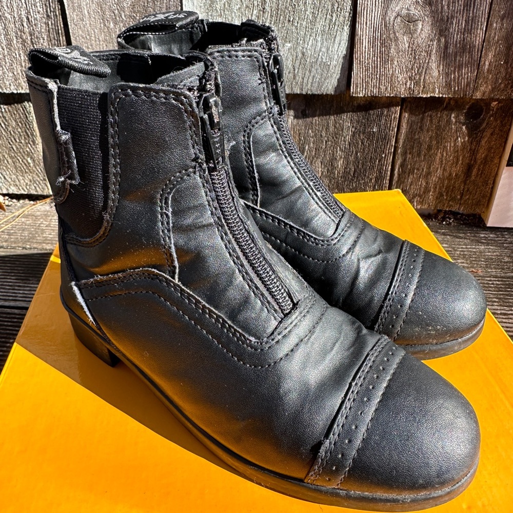 SAXON Syntovia Black Paddock Boots - Childs Size 1